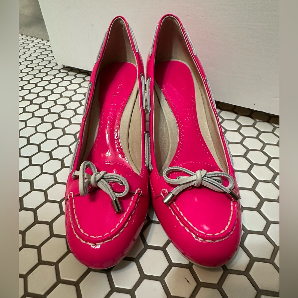 Rare never worn size 8 Jeffrey Campbell x Sperry Topsider Pump Neon Pink